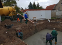 Poolbau Betonarbeiten Bodenplatte gießen